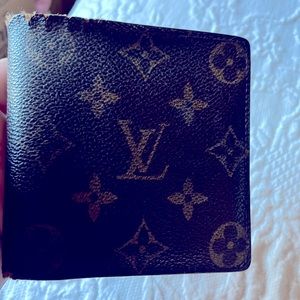 Louis Vuitton monogram men wallet. Pre owned .